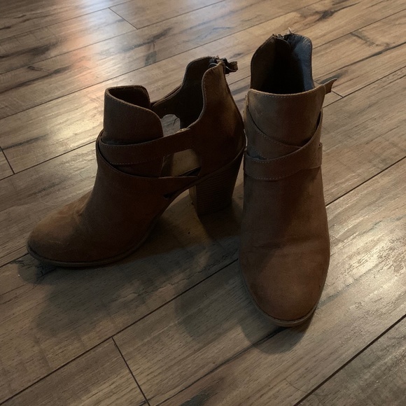 Heels - Picture 1 of 1